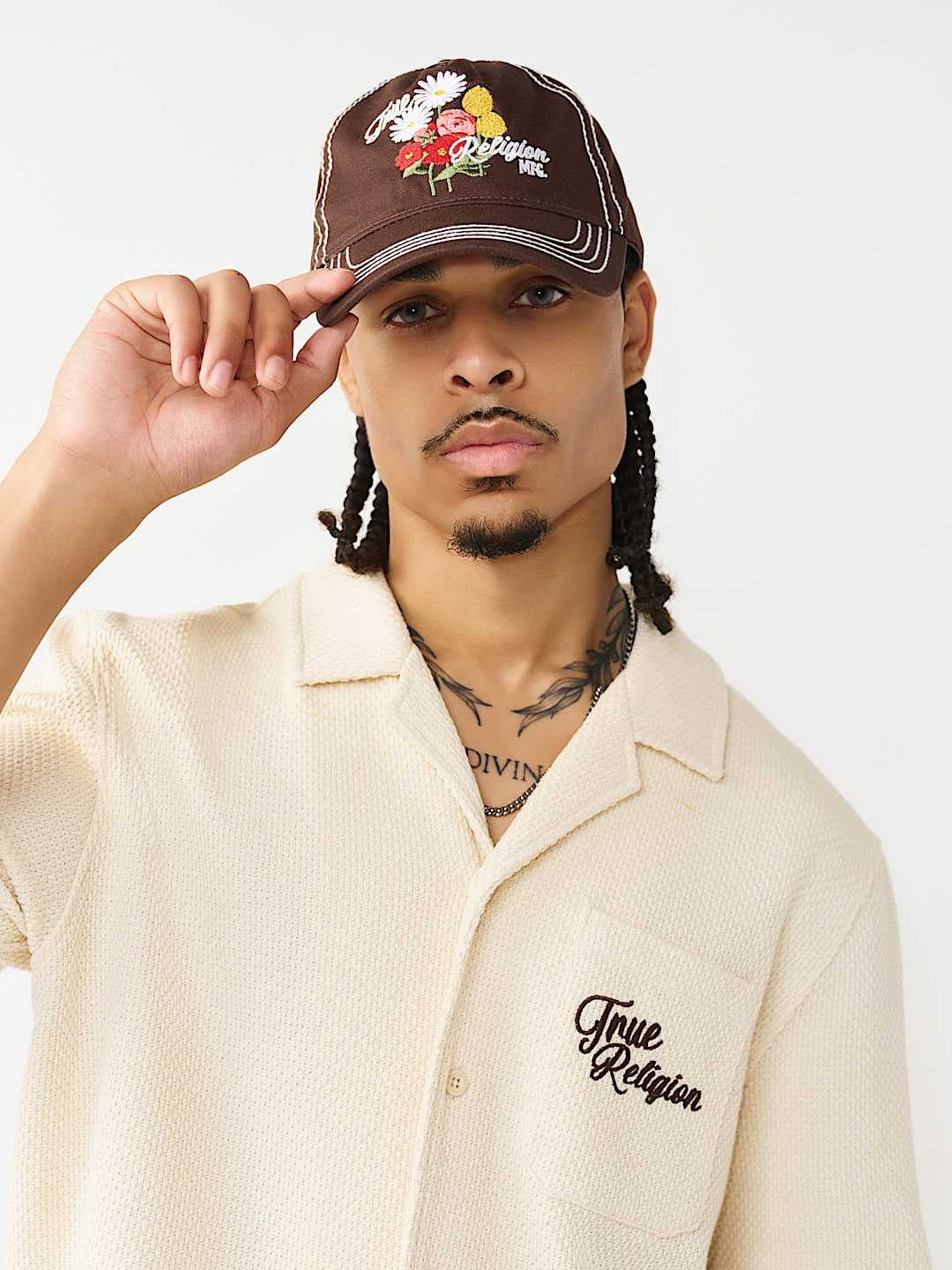 TRUE RELIGION CAP EMB FLOWER CHESTNUT